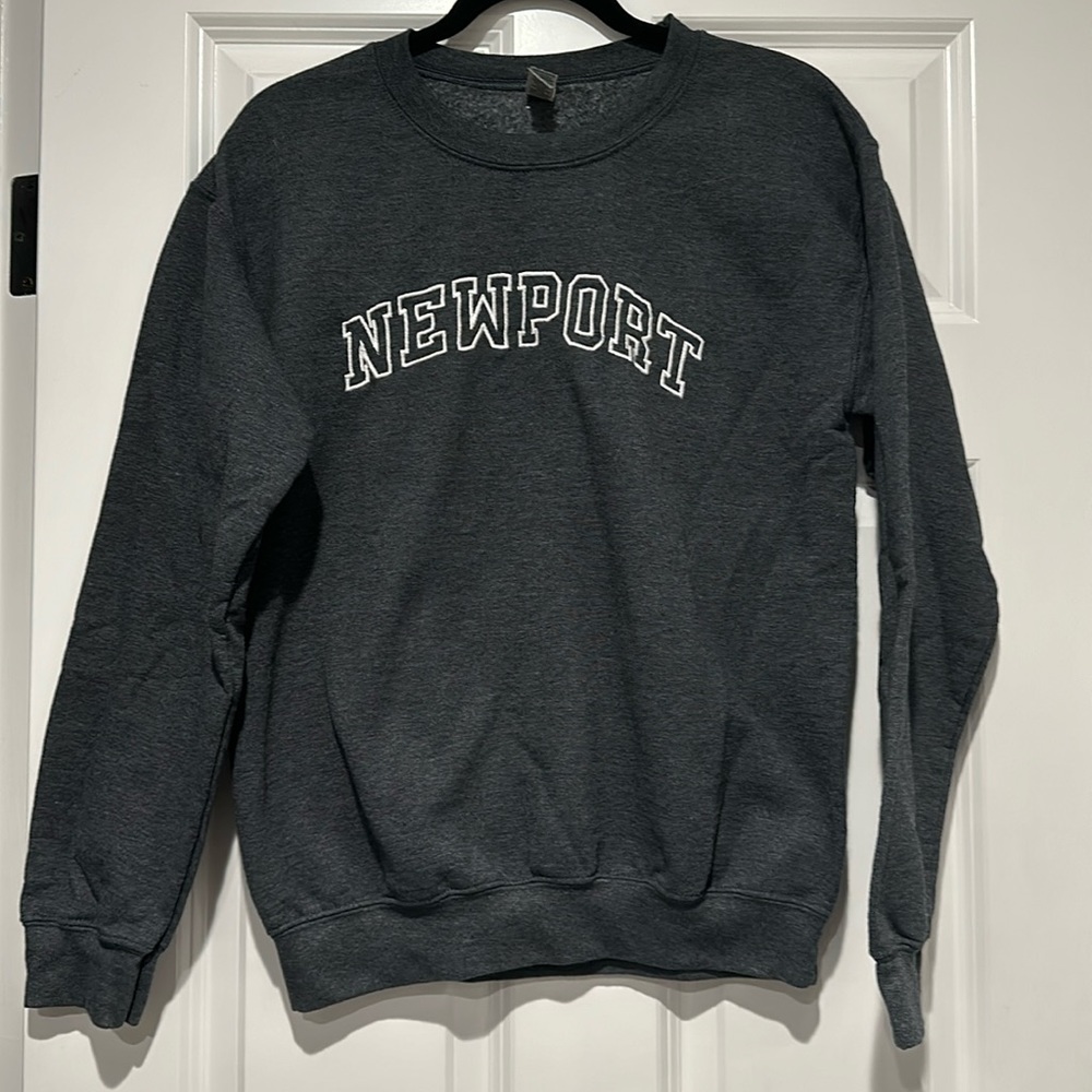 Women’s embroidered Newport sweatshirt